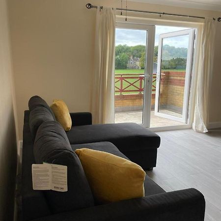 Large, Spacious 3 Bedroom Sleeps 6, Apartment For Contractors And Holidays In Lewisham, Greater London - 1 Free Parking Space & Free Wifi 외부 사진