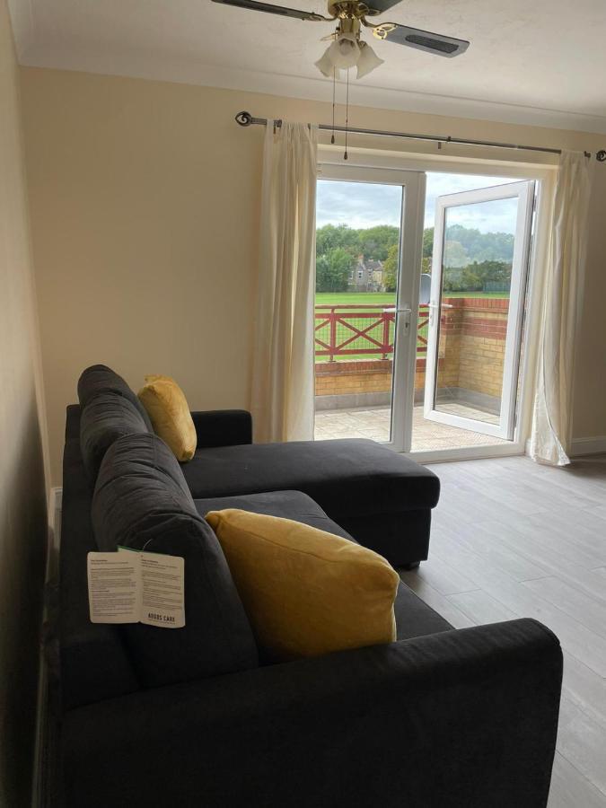 Large, Spacious 3 Bedroom Sleeps 6, Apartment For Contractors And Holidays In Lewisham, Greater London - 1 Free Parking Space & Free Wifi 외부 사진