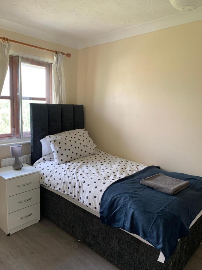 Large, Spacious 3 Bedroom Sleeps 6, Apartment For Contractors And Holidays In Lewisham, Greater London - 1 Free Parking Space & Free Wifi 외부 사진